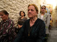 حنّو يحتفل بالذبيحة الإلهيّة في كنيسة مار كوركيس الأثريّة ببلدة برطلّة العراقيّة