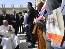 البابا فرنسيس يلتقي الحجّاج في المقابلة العامّة الأسبوعيّة صباح اليوم في ساحة القدّيس بطرس-الفاتيكان