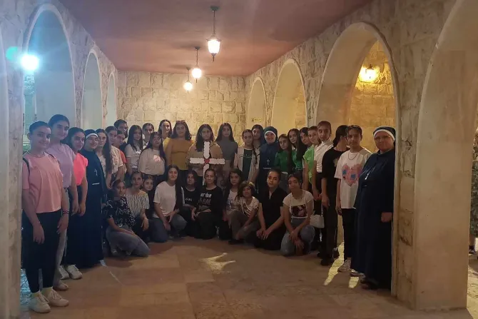 أخوات مريم المـُرسَلات للقربان الأقدس ينشرنَ العبادة الدائمة لسرّ القربان في أرض العراق