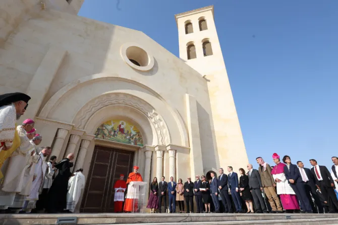 من تدشين كنيسة معموديّة السيّد المسيح في موقع المغطس، الأردن