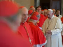 البابا فرنسيس ومجموعة من الكرادلة في يوليو/تمّوز 2018